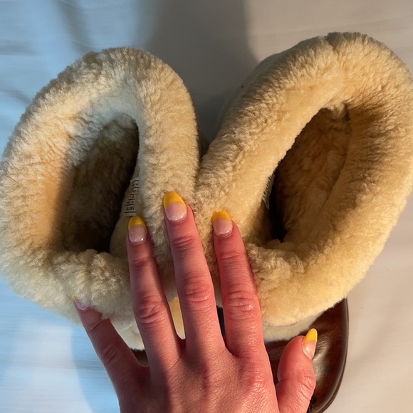 Ugg Australia Shearling Boots with Leather - Picture 6 of 14